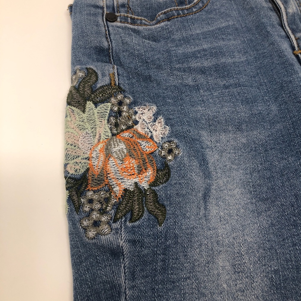 Joe’s Mid Rise Skinny Ankle Distressed Jeans - Picture 2 of 8